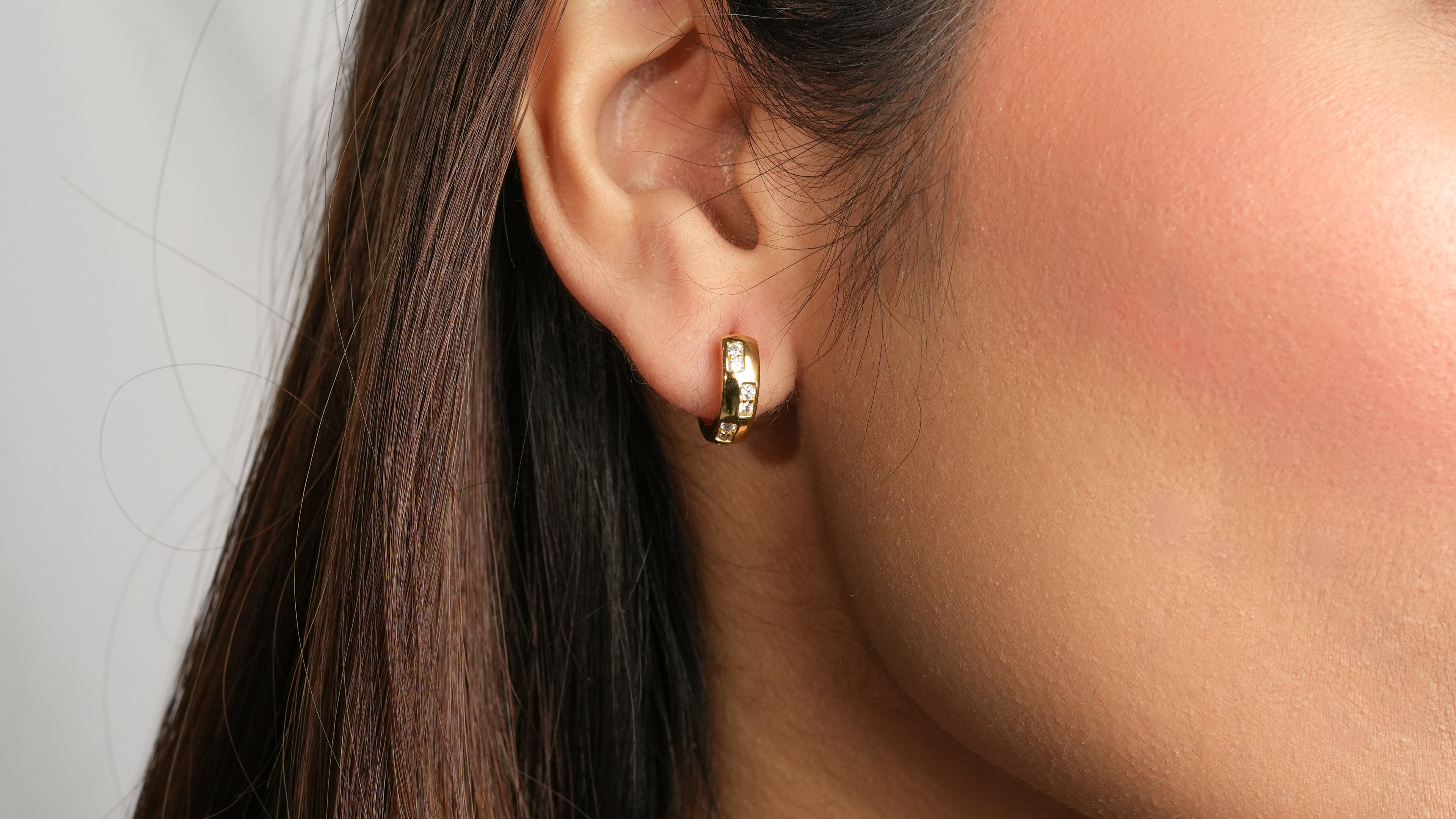 Person wearing Noorayn Hoop Earrings